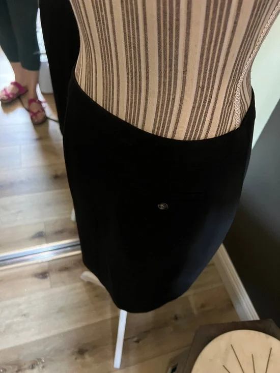 MaxMara Black, size 42 EU (6 US), Classic Pencil Skirt - Picture 5 of 9